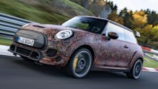 MINI John Cooper Works rusza w kierunku elektromobilności. Przyszła konstrukcja pojazdów będzie […]