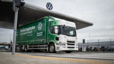 Pierwszy w pełni elektryczny pojazd ciężarowy Scania obsługujący dostawy części dla Volkswagen […]
