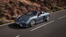 Porsche 718 Spyder RS zajmuje miejsce na szczycie rodziny modeli z centralnie […]