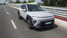 Ulepszony Hyundai Kona dostępny jest z dwoma wariantami napędowymi: spalinowym (ICE) i […]