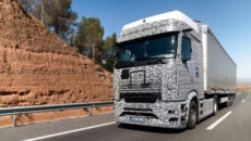 Mercedes-Benz Trucks z powodzeniem zakończył letnie testy akumulatorowo-elektrycznego eActrosa 600 przeznaczonego do […]