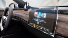 Continental prezentuje pierwszy na świecie wyświetlacz samochodowy osadzony w przezroczystym krysztale Swarovskiego […]