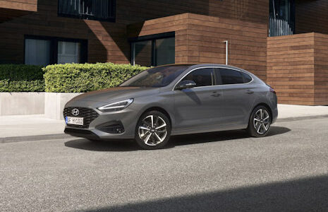 Hyundai prezentuje właśnie swój odświeżony model i30. Zmiany objęły funkcje łączności i […]
