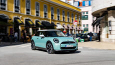 Nowe MINI Cooper S z czterocylindrowym silnikiem benzynowym łączy w sobie purystyczną […]